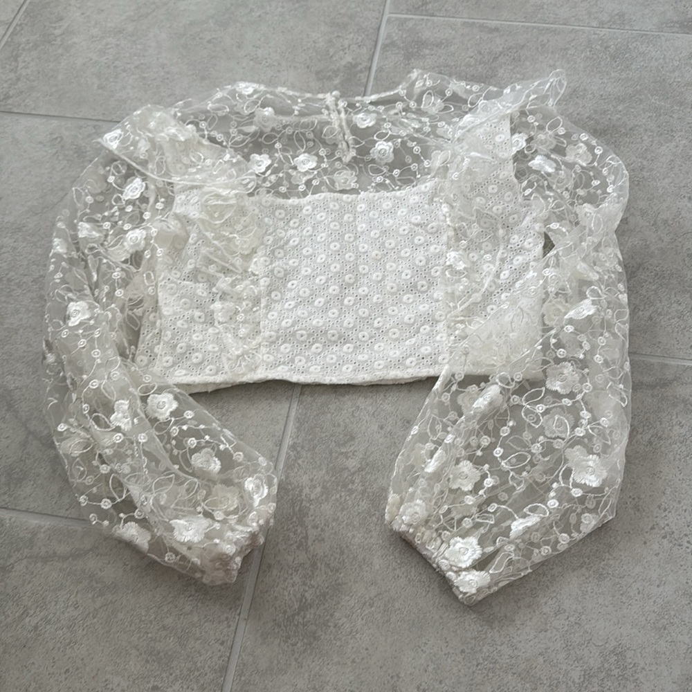 Elegant White Lace Top - Picture 2 of 3